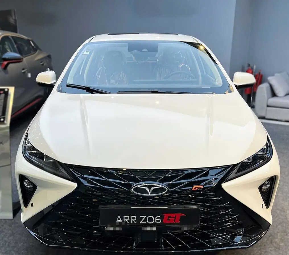 فونیکس،  آریزو 6 جی تی (Z6 GT)