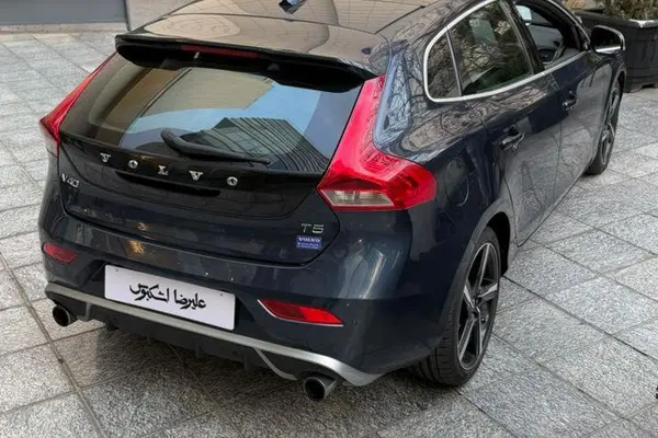 ولوو، V40