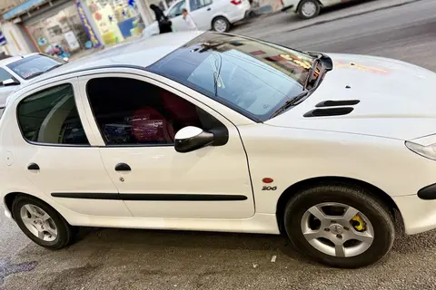 پژو، 206