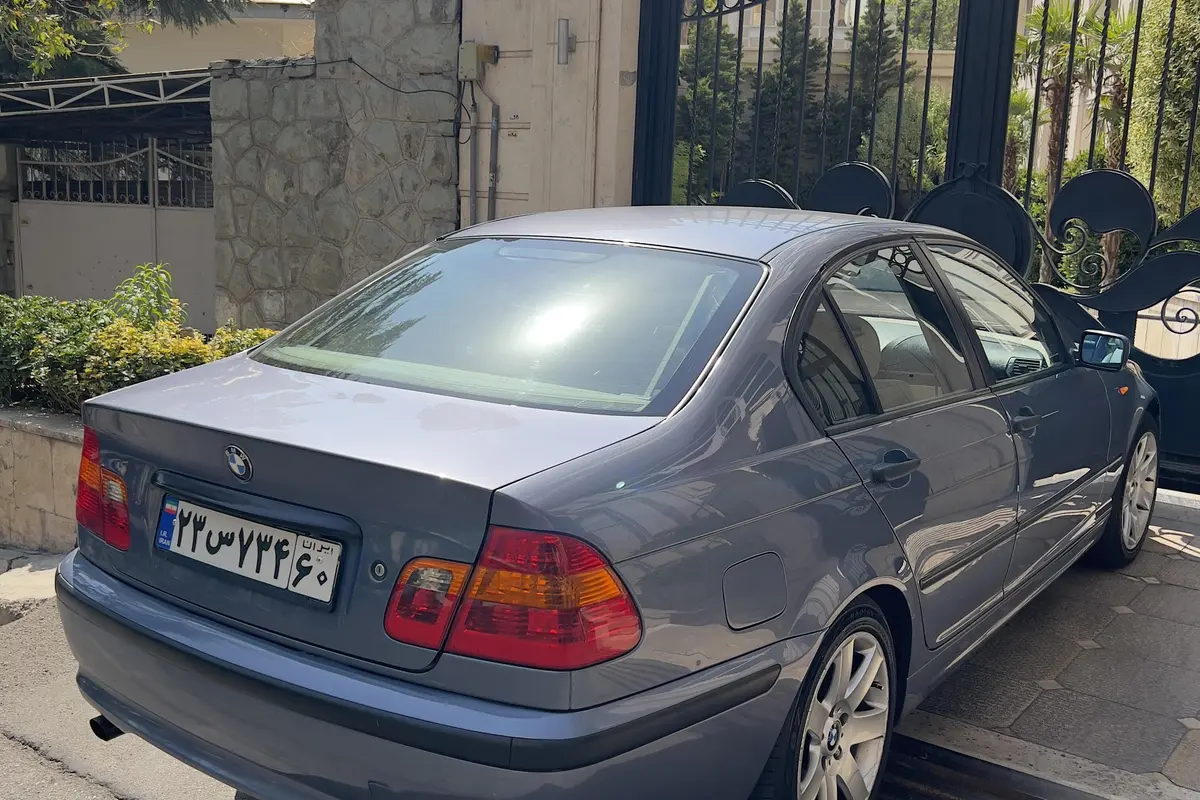 ب ام و،  سری 3 سدان