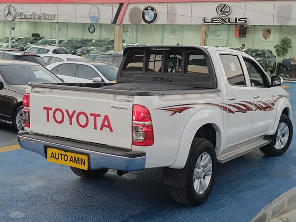 تویوتا، هایلوکس دو کابین