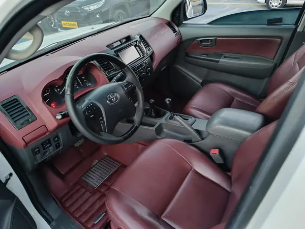 تویوتا، هایلوکس دو کابین