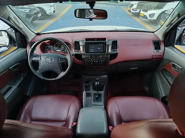 تویوتا، هایلوکس دو کابین