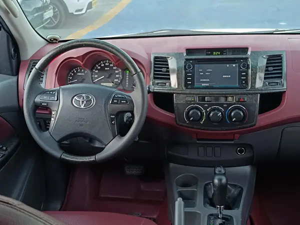 تویوتا، هایلوکس دو کابین