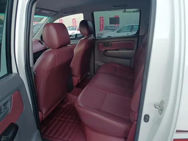 تویوتا، هایلوکس دو کابین