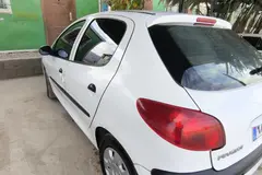 پژو، 206