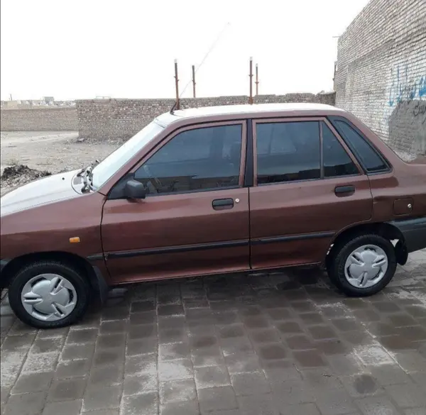 پراید، صندوق دار