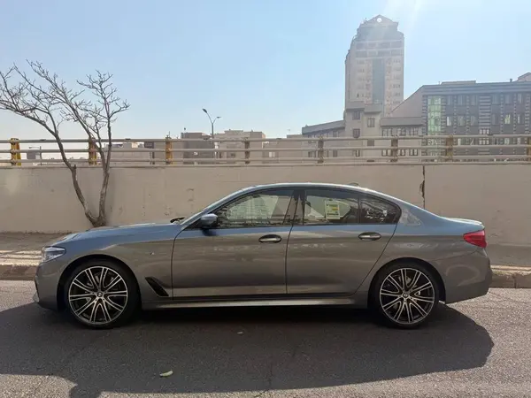 ب ام و، سری 5 سدان