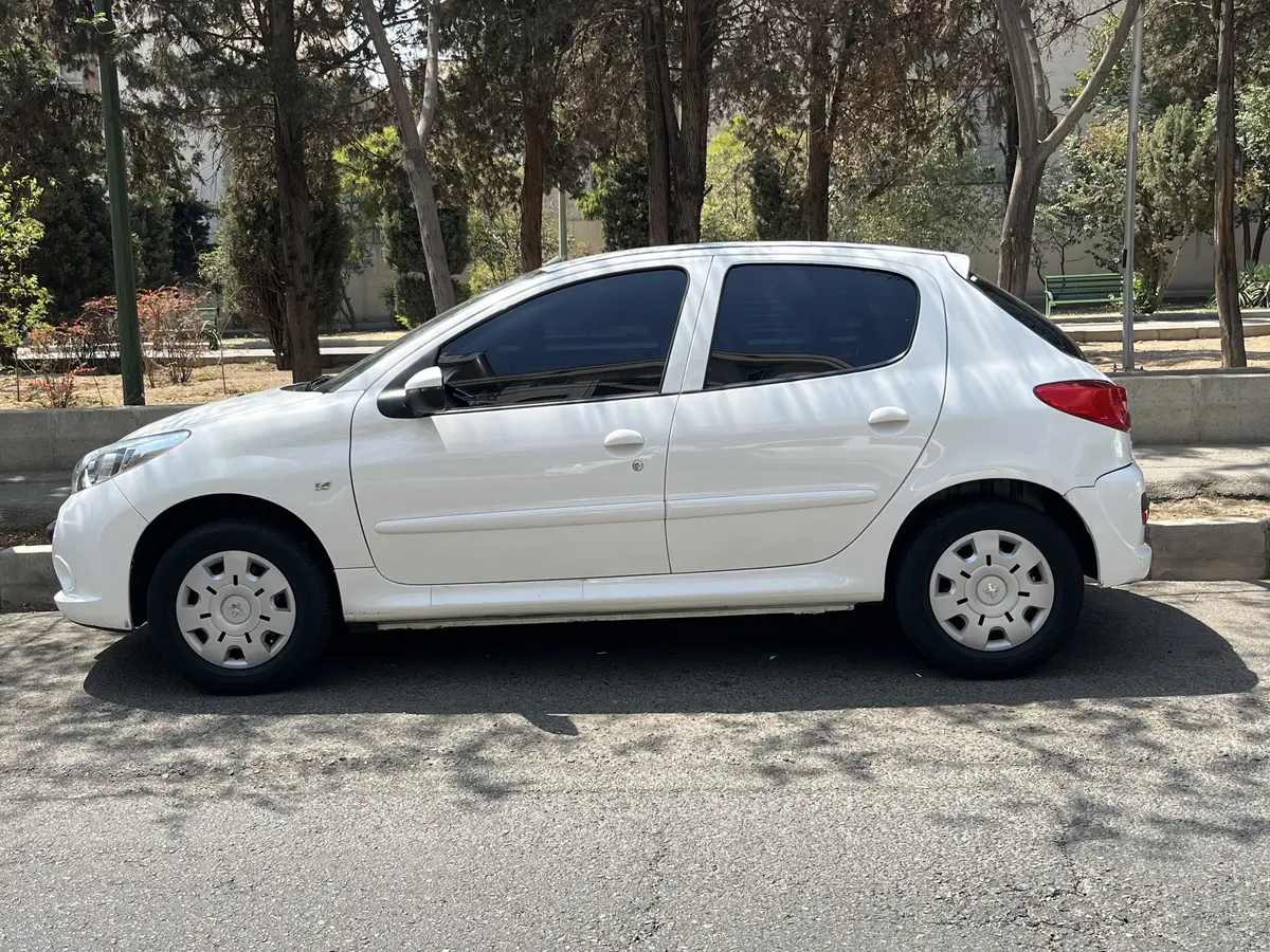 پژو،  207