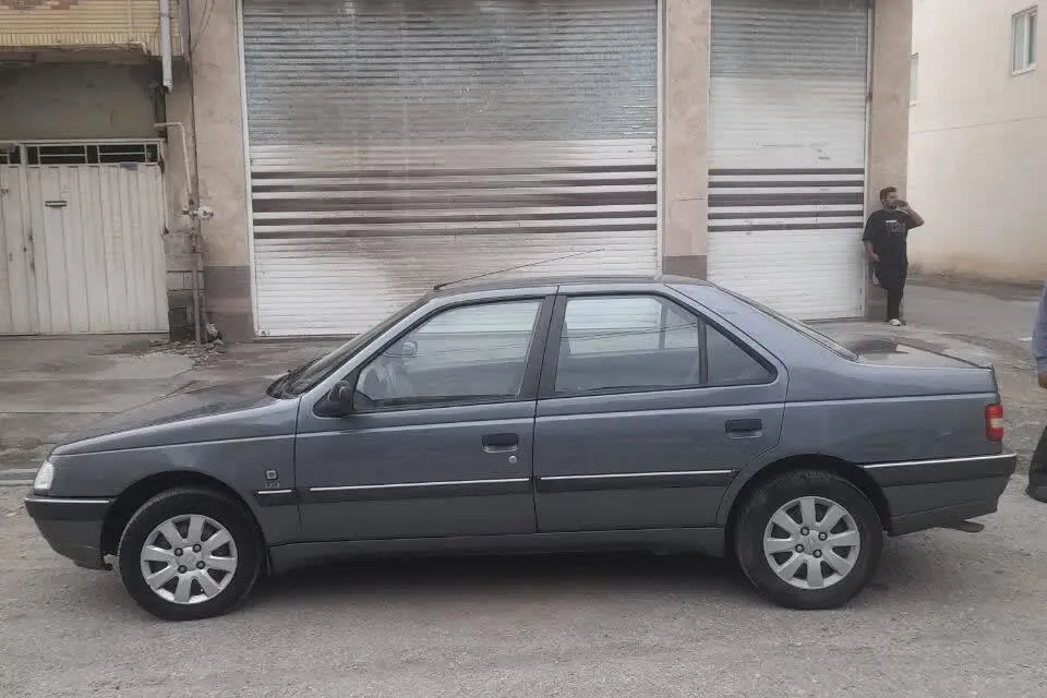 پژو،  405