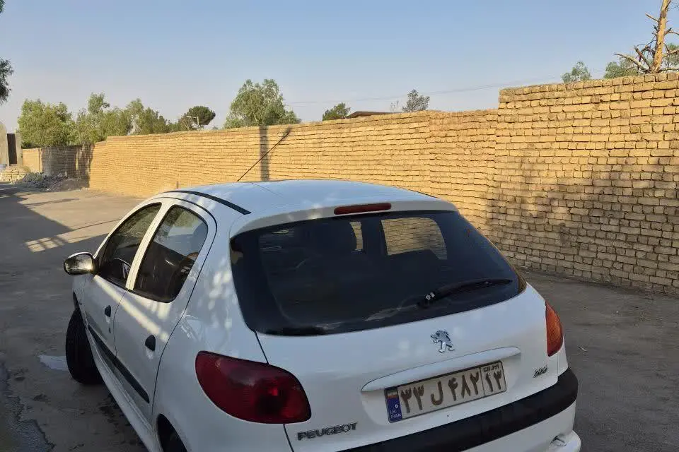 پژو،  206