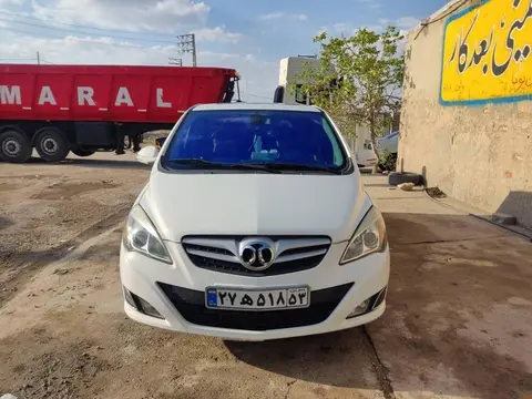 بایک، سابرینا هاچ بک (مونتاژ)