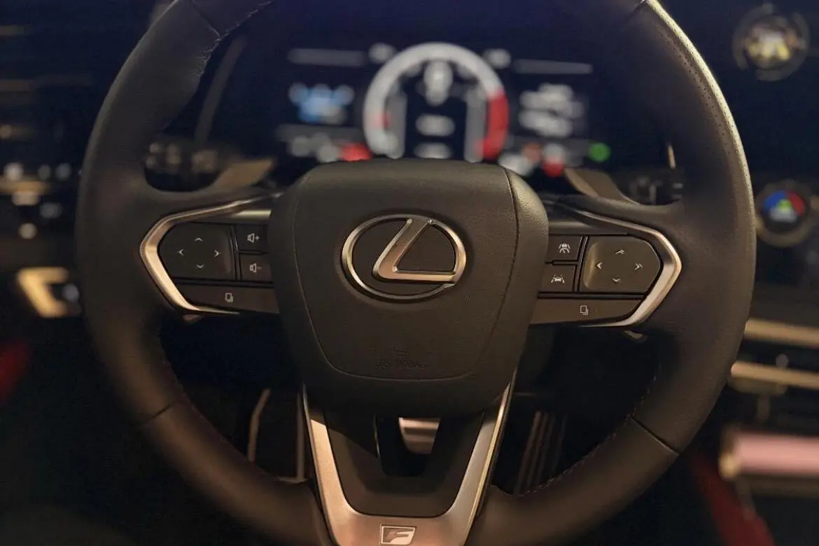 لکسوس،  RX