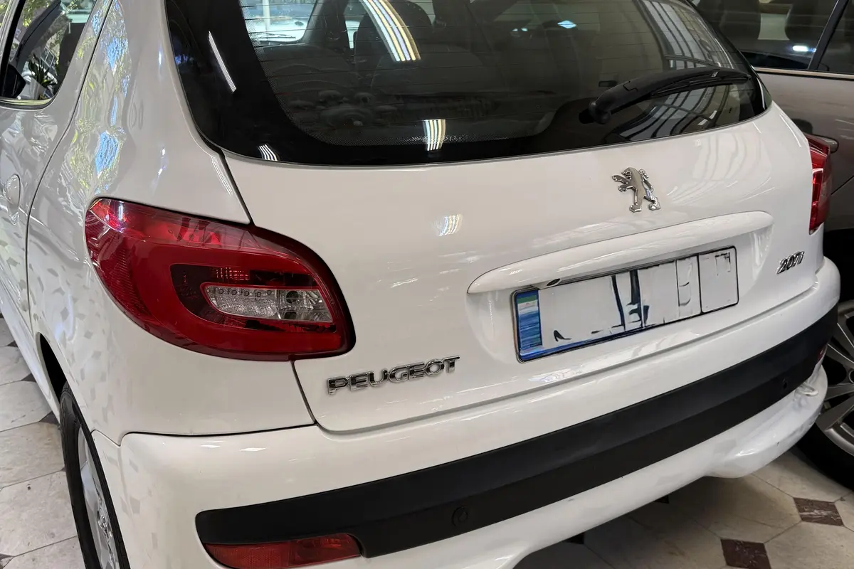 پژو،  207