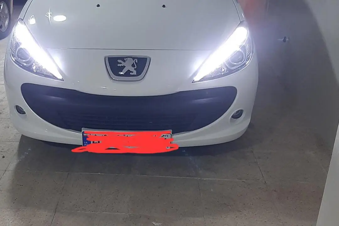 پژو،  207