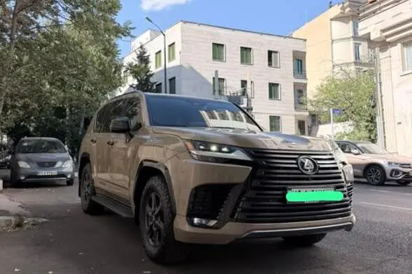 لکسوس،  LX