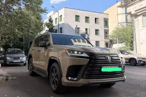 لکسوس، LX