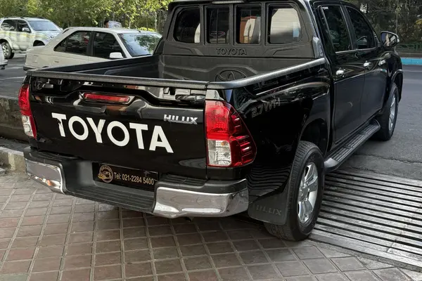 تویوتا، هایلوکس دو کابین