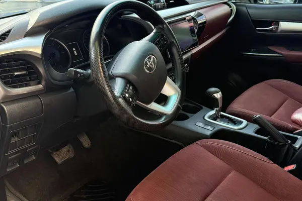 تویوتا، هایلوکس دو کابین