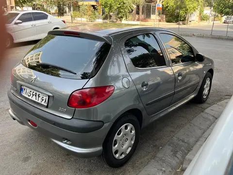 پژو، 206