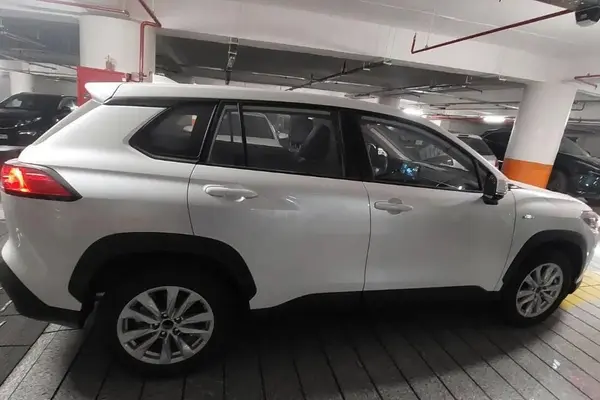 تویوتا، کرولا کراس هیبرید