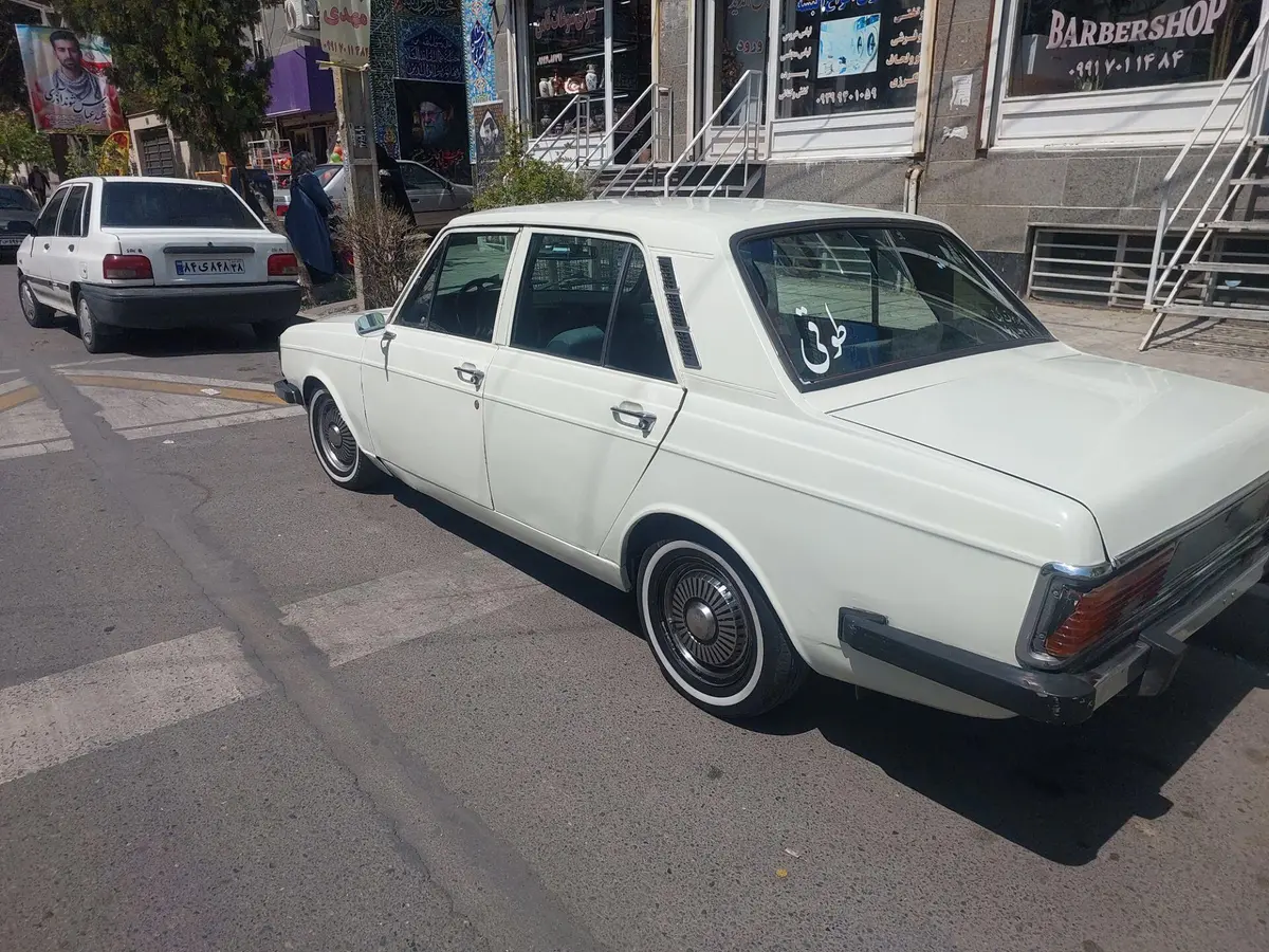 پیکان،  سدان