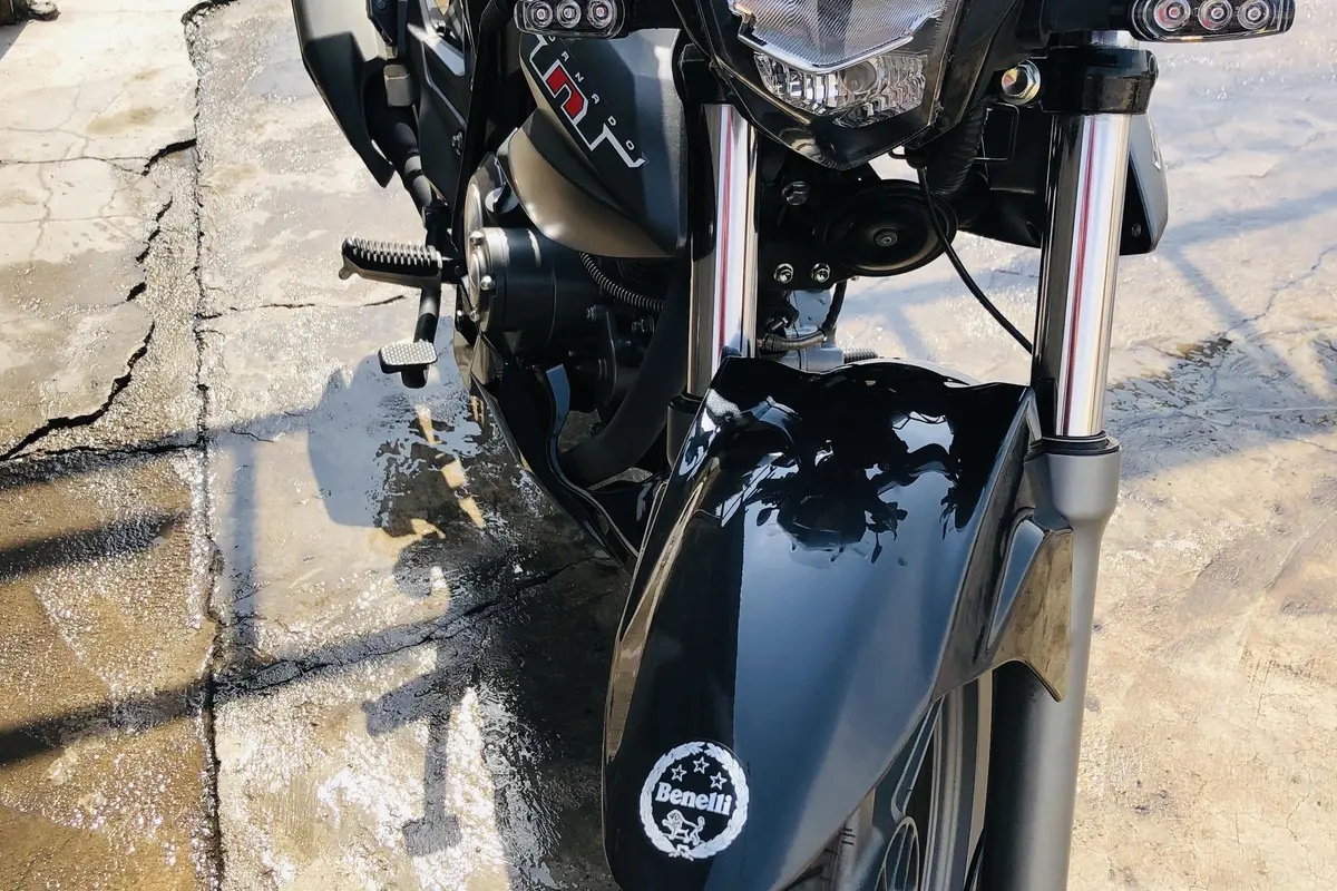 بنلی،  TNT 15 EFI