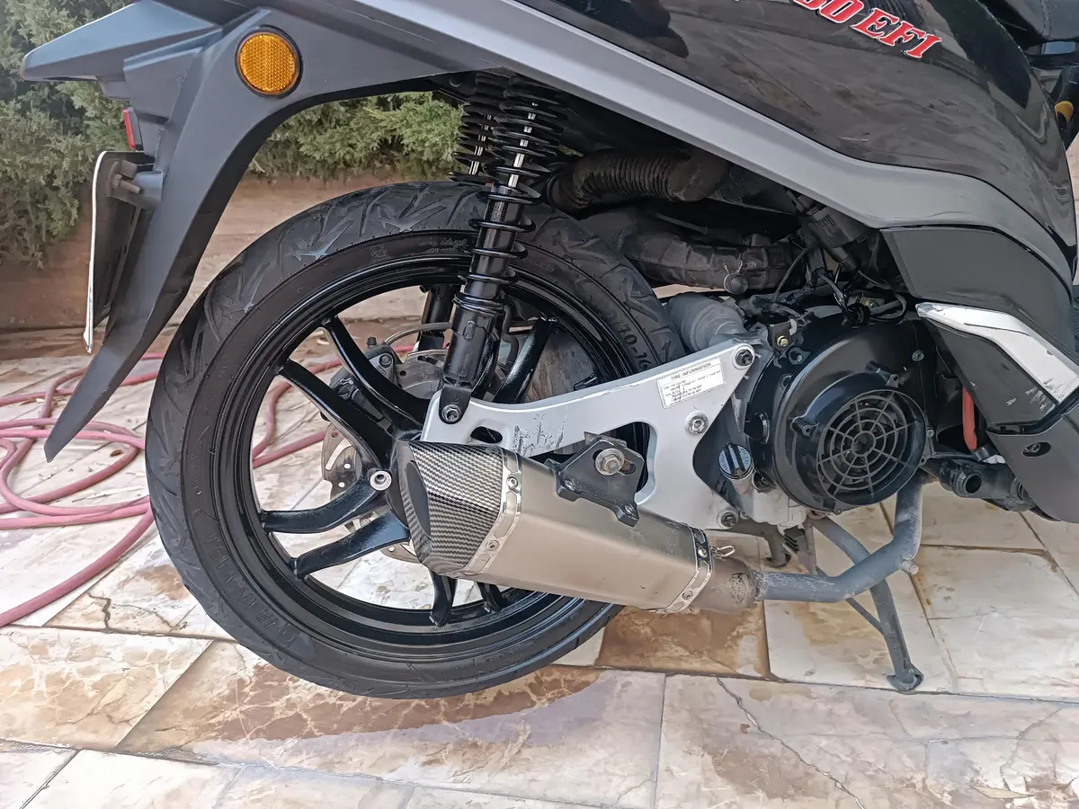 اس وای ام،  لاکی 180