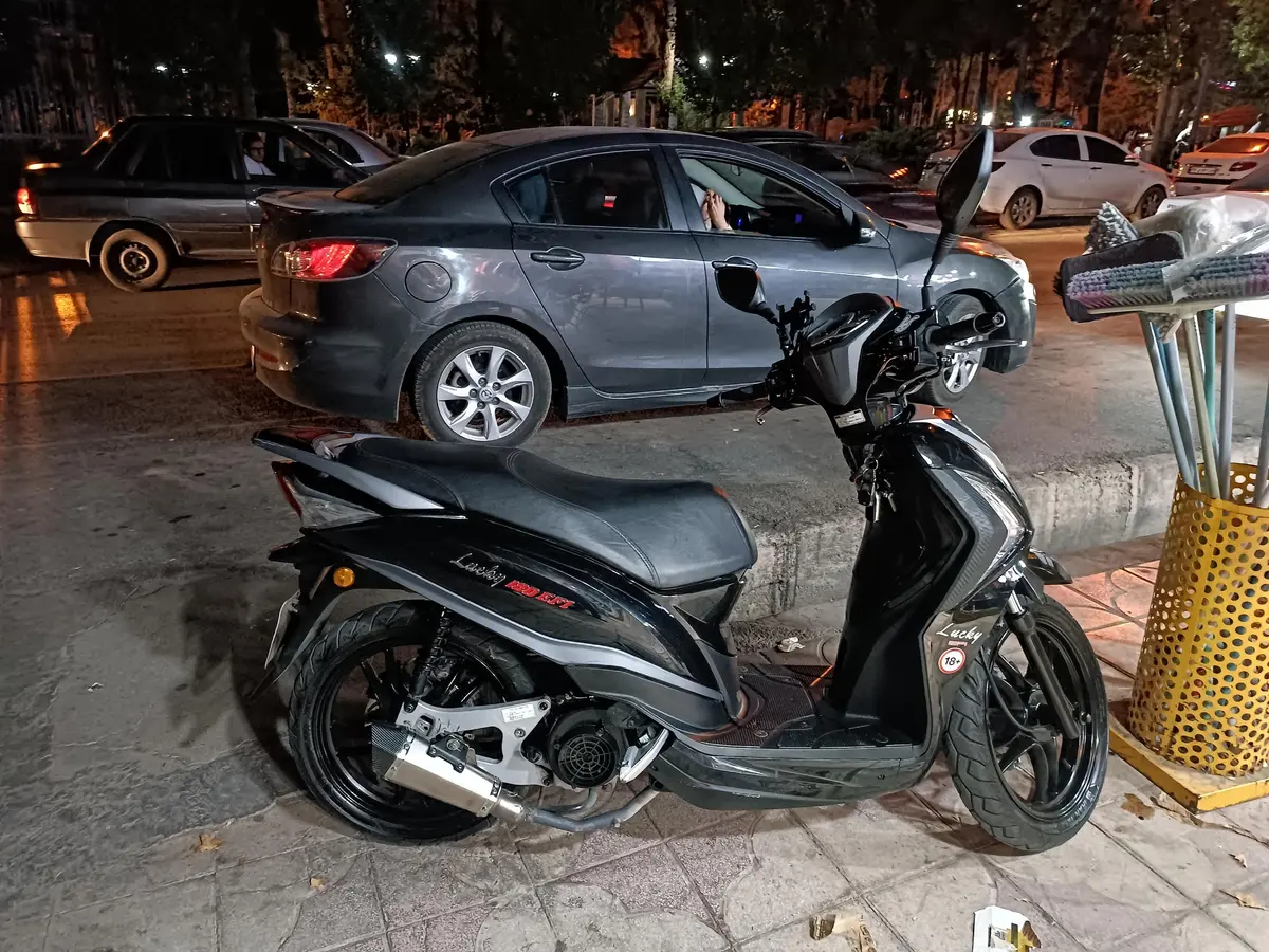 اس وای ام،  لاکی 180