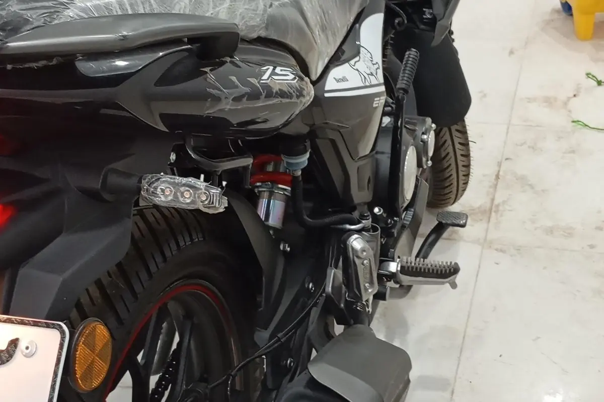 بنلی،  TNT 15 EFI