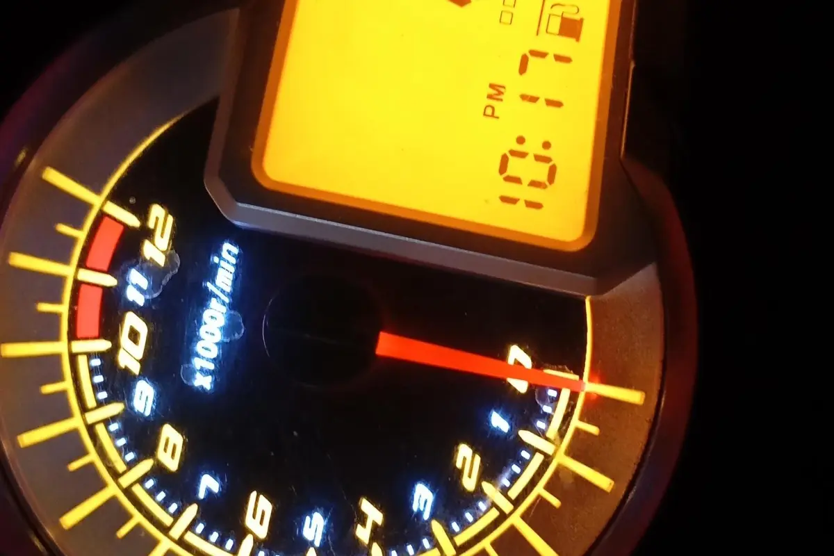 بنلی،  TNT 15 EFI