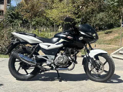 باجاج، پالس 180