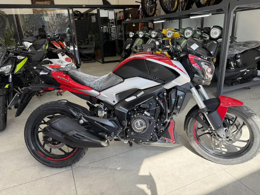 باجاج، دومینار 250