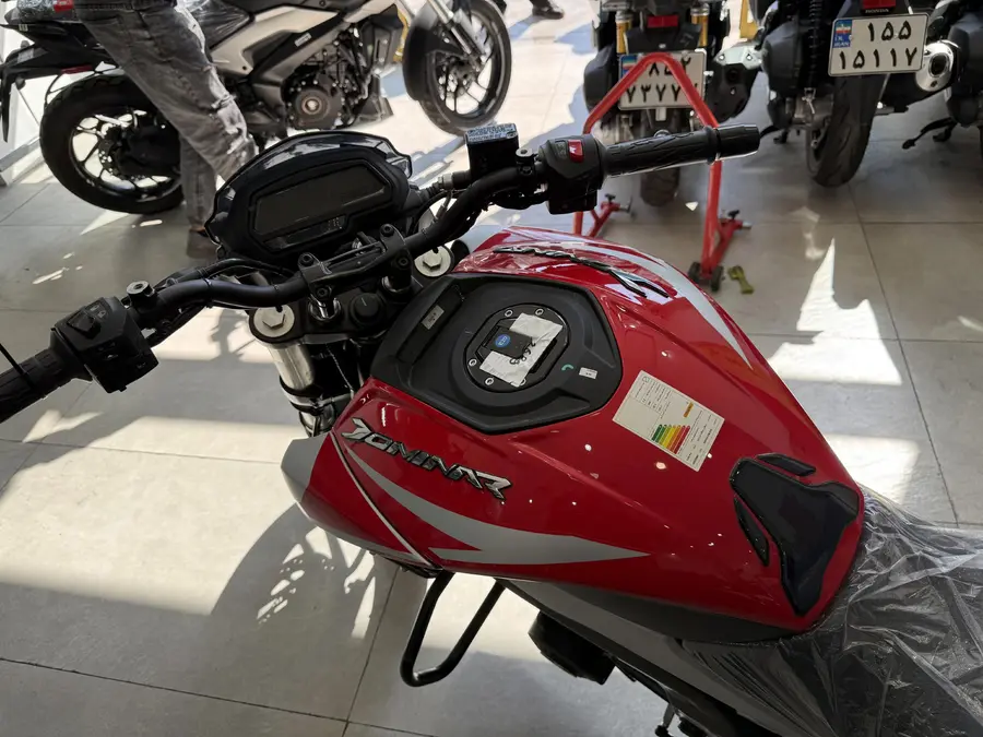 باجاج، دومینار 250