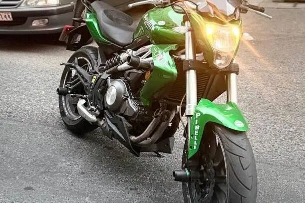 بنلی  TNT 300