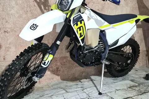 جهان همتا، فلات تریل 250