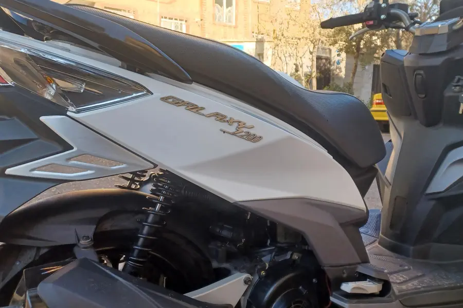 اس وای ام، گلکسی J 200