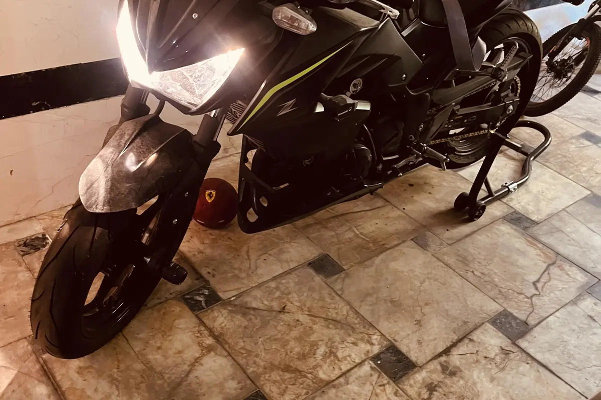 کاوازاکی  Z300