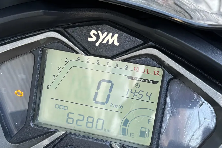 اس وای ام، گلکسی J 200