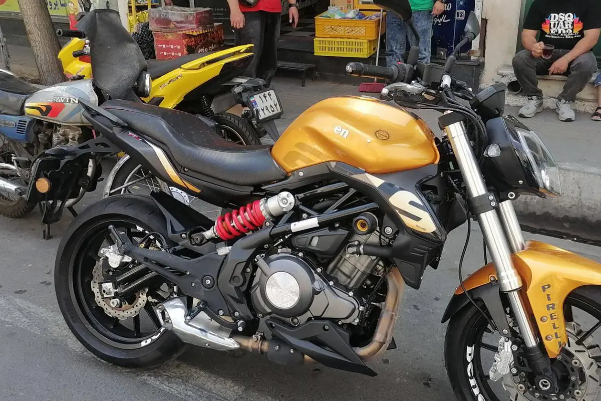 بنلی،  TNT 300