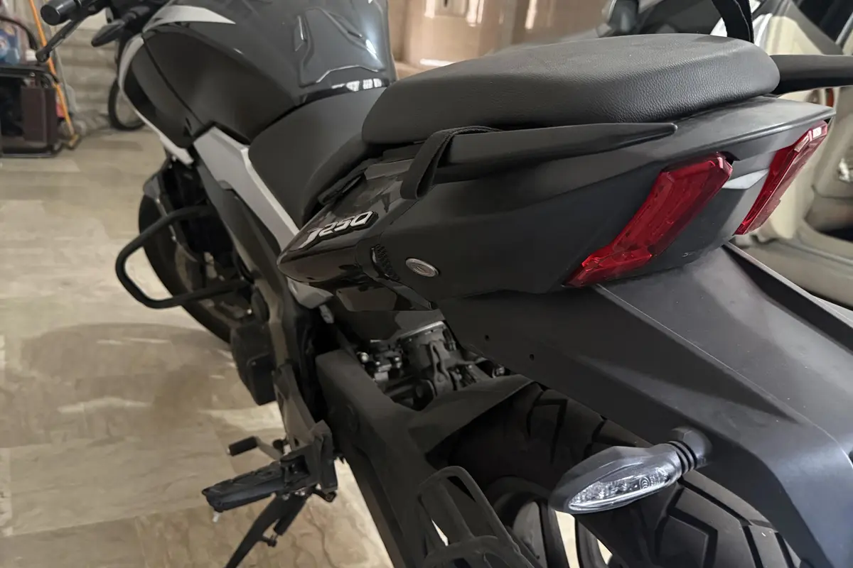 باجاج،  دومینار 250