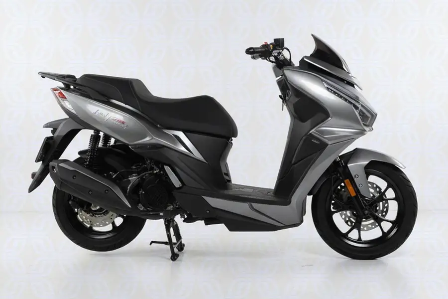 اس وای ام، لاکی ایوو 185