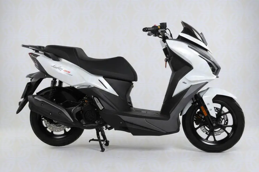 اس وای ام، لاکی ایوو 185