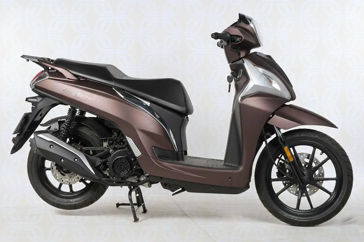 اس وای ام،  لاکی 200