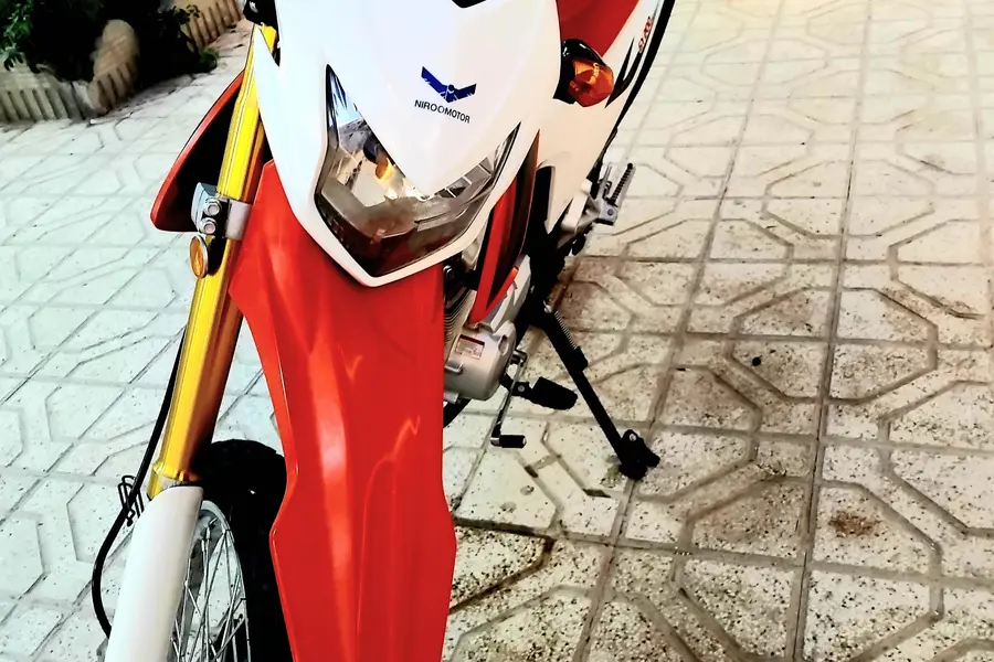 نیرو موتور شیراز، پرواز 200 تریل