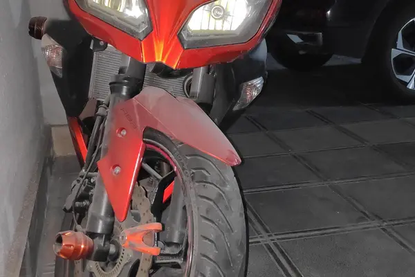 کاوازاکی  ZX 300