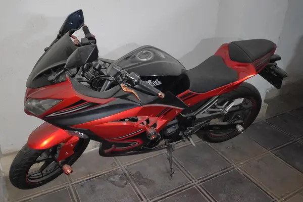 کاوازاکی  ZX 300