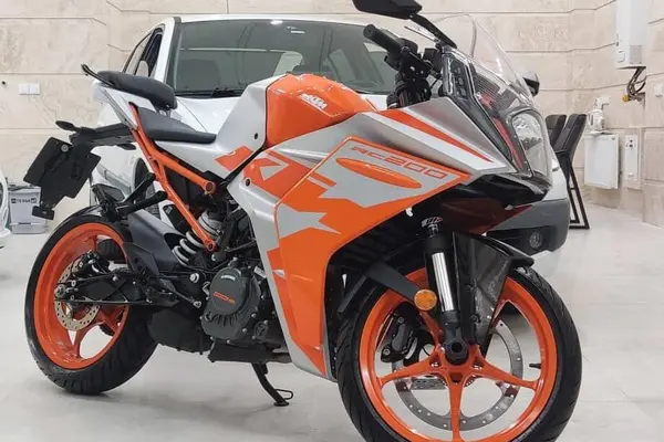 کی تی ام  RC200 ABS