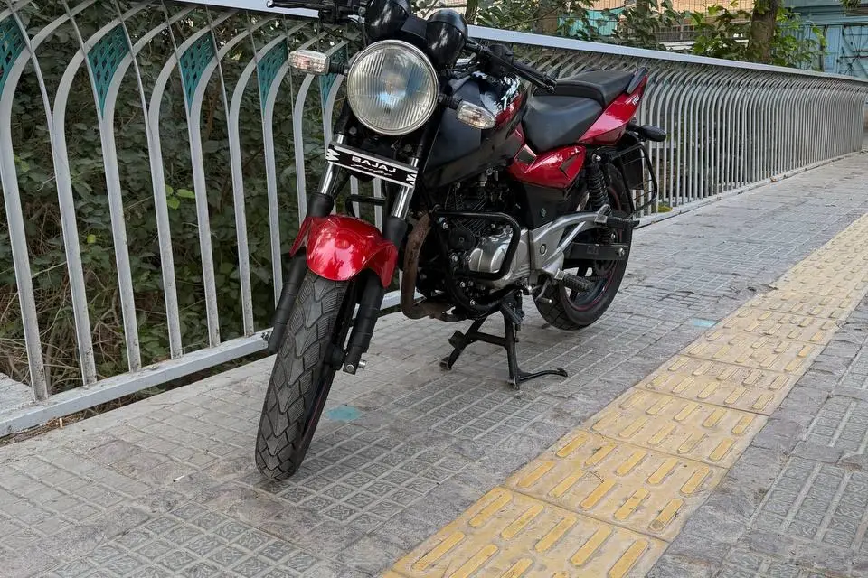 باجاج،  پالس 180