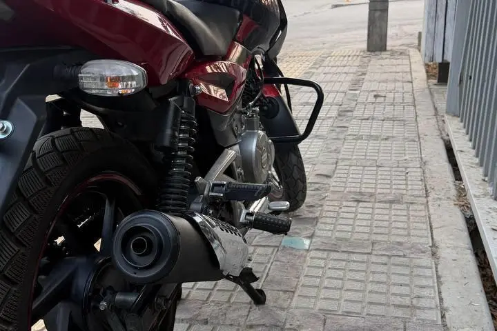 باجاج،  پالس 180